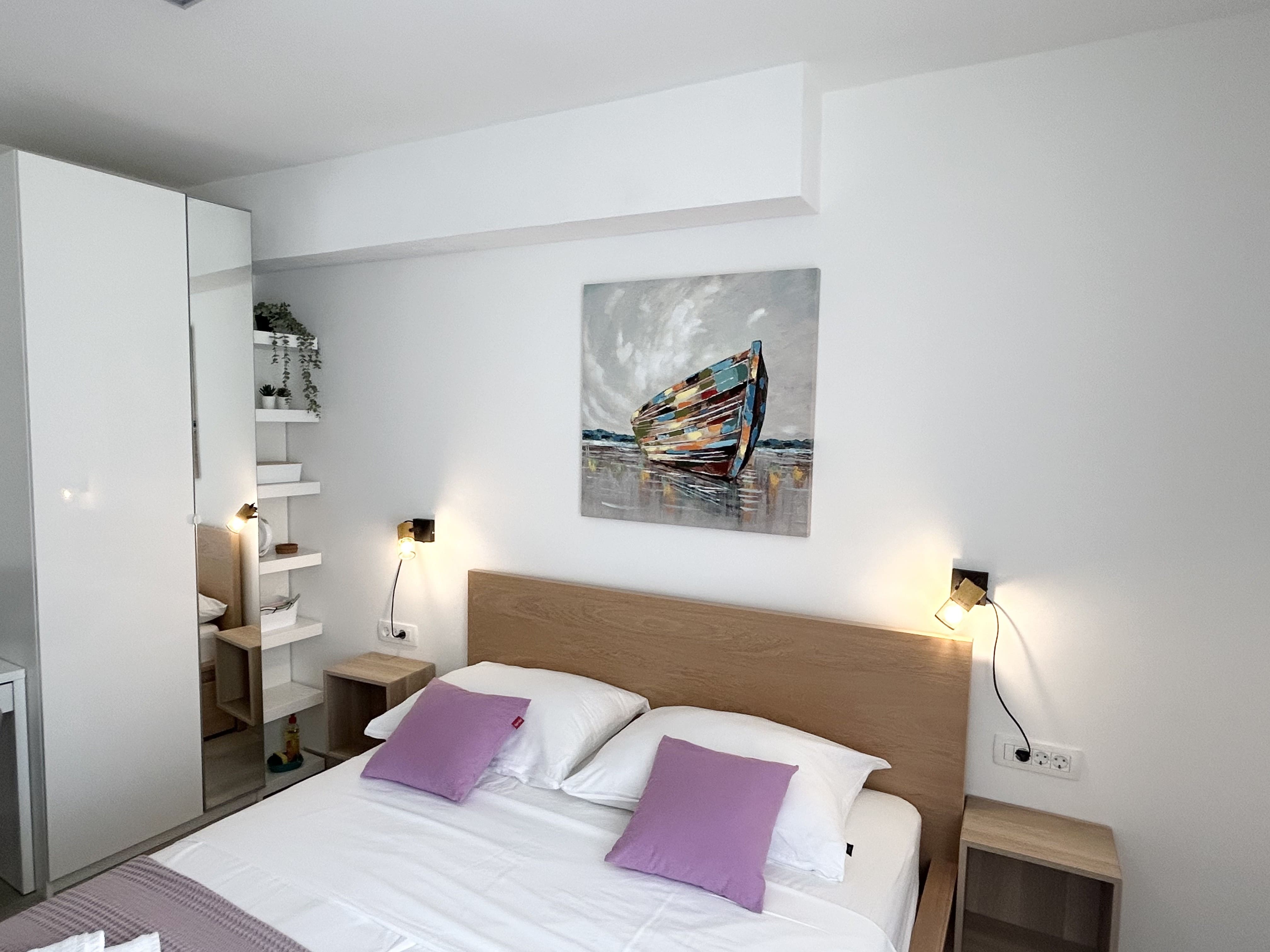 Deluxe Double Room thumbnail 2