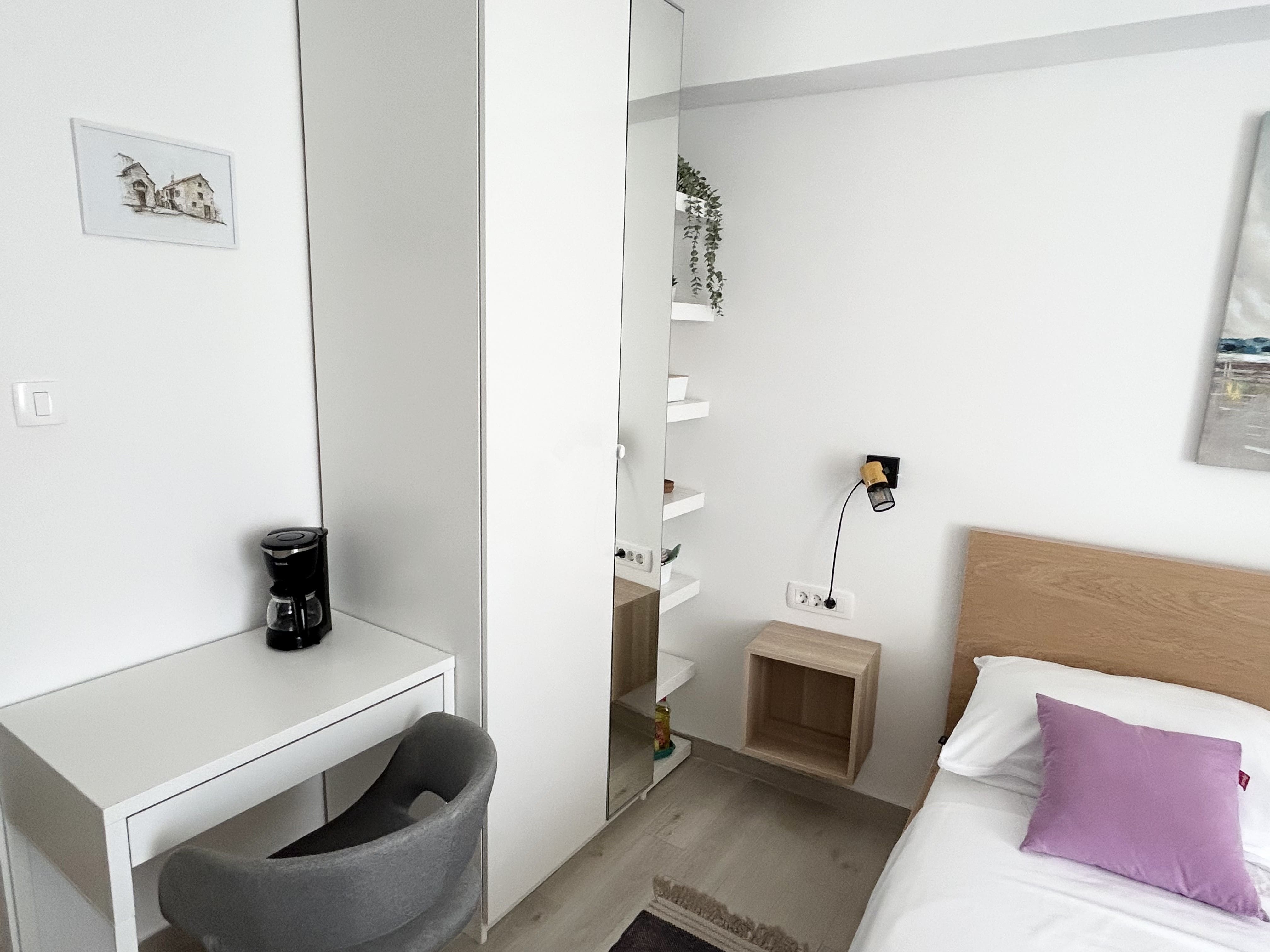 Deluxe Double Room thumbnail 5