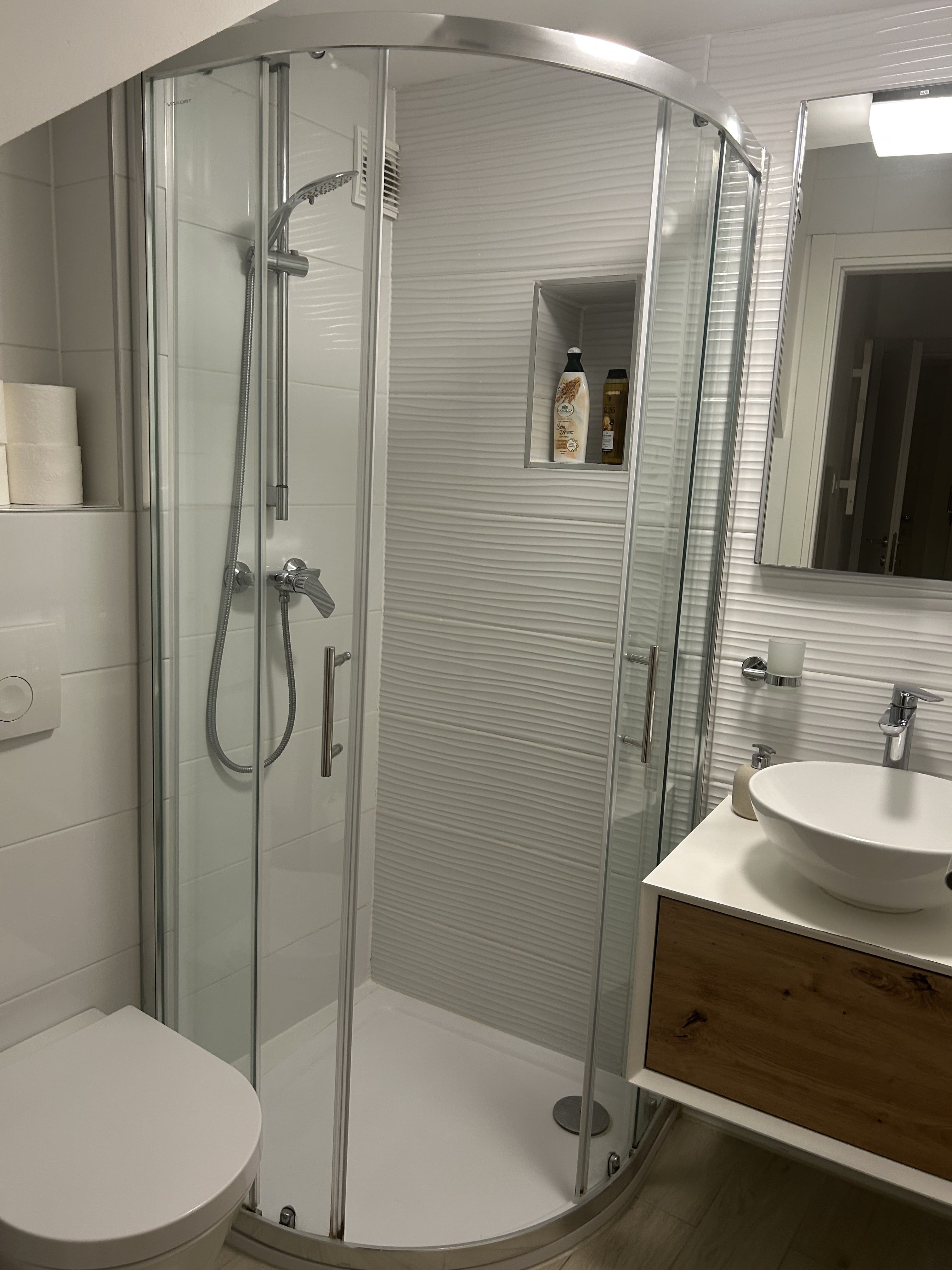 Deluxe Double Room thumbnail 8