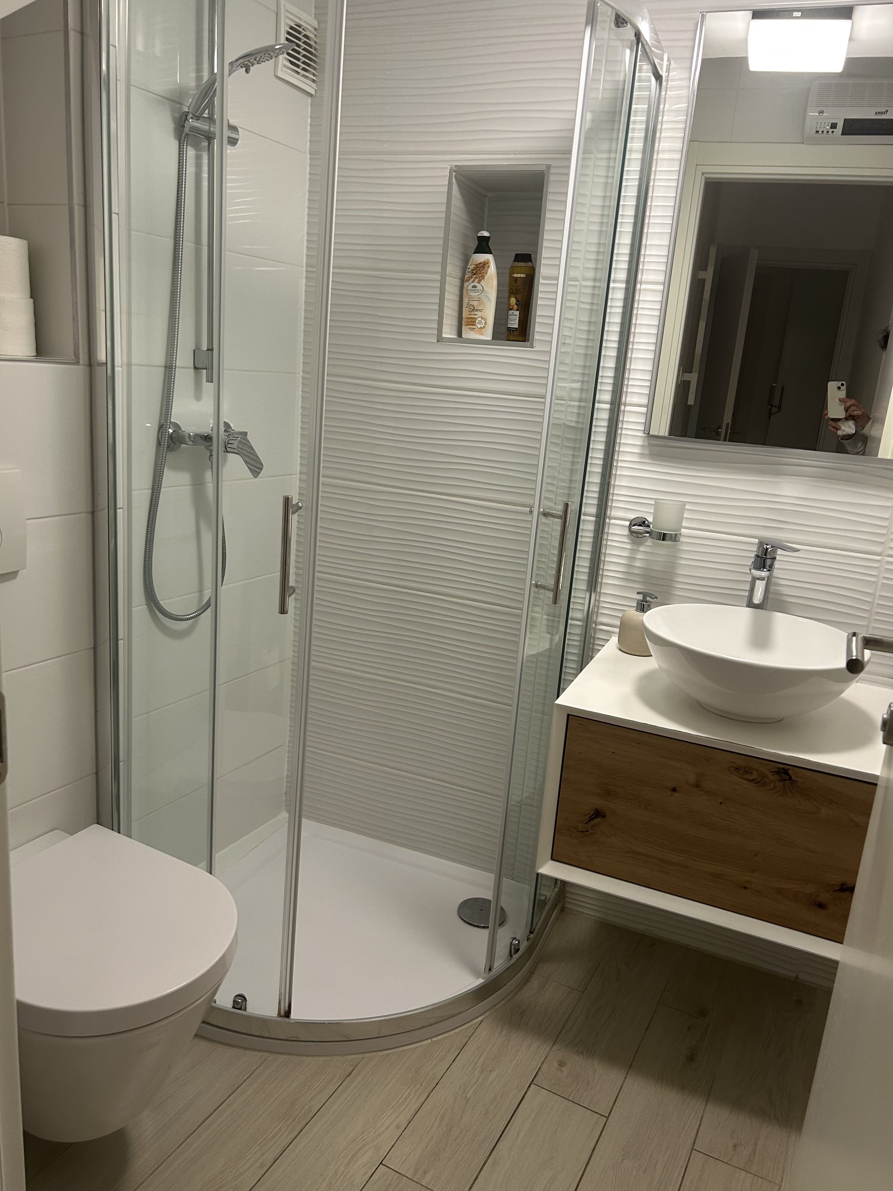 Deluxe Double Room thumbnail 9